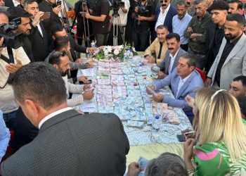 Tıvorlu İsmail oğlunu evlendirdi… Dudak uçuklatan takı