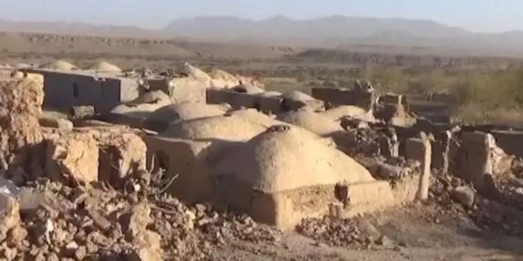 6.3 şiddetinde deprem meydana geldi: 2 bin insan öldü