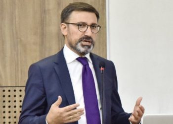 AKP ilçelere başkan atadı Büyükelçi de kutladı