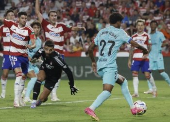 Barcelona bir puanı kurtardı