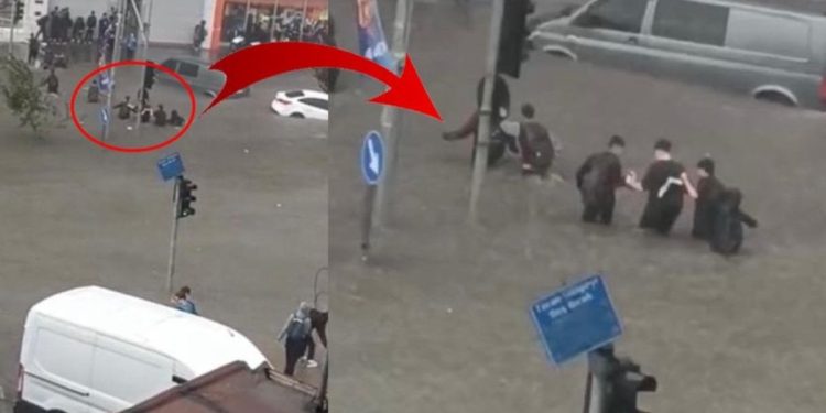 Başakşehir’de selde liselilerin tehlikeli geçişi