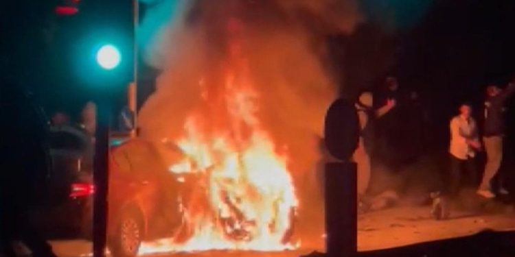 Gaziosmanpaşa’da taksi ile motosiklet çarpıştı: 1 ölü 1 yaralı