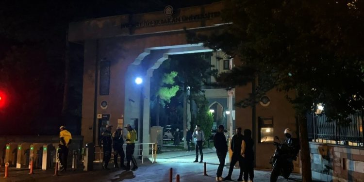 İlahiyat profesörlerinin tartışması kanlı sonlandı