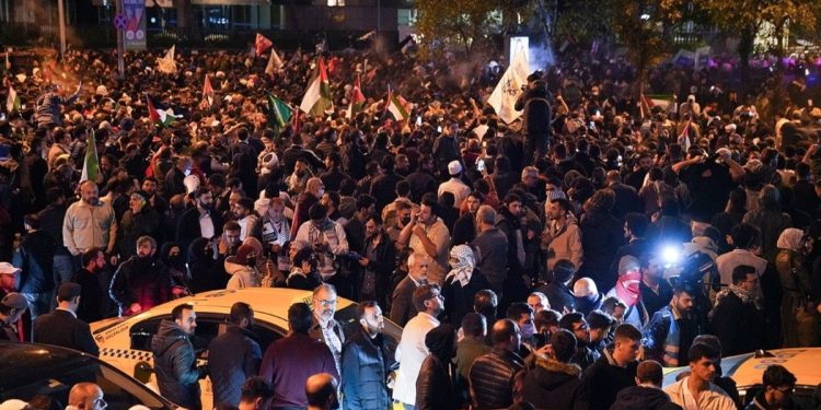 İstanbul’daki İsrail protestosunda bir kişi yaşamını yitirdi