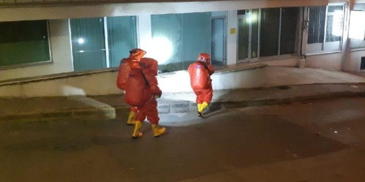 Kocaeli’nde kimyasal madde paniği: Binalar boşaltıldı, özel kıyafetlerle müdahale edildi