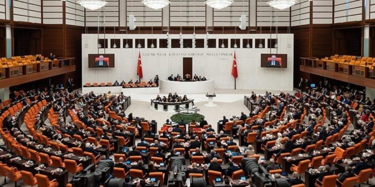 Meclis yarın açılıyor: Yasama yılı başlıyor