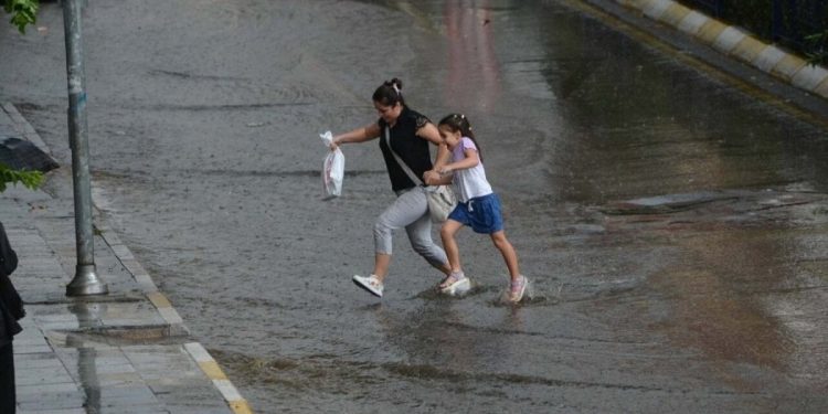 Meteoroloji’den pazartesi uyarısı: Sağanak ve rüzgar!