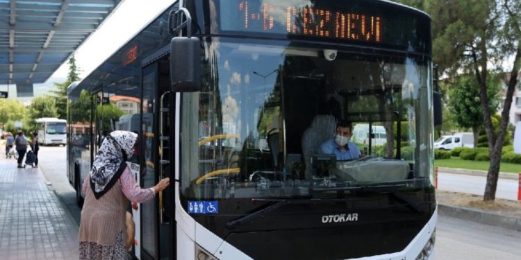 Toplu taşımada 65 yaş kavgası… Karakolluk olanlar var
